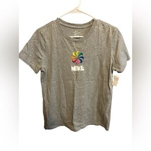 THE NIKE SHORT SLEEVE TEE